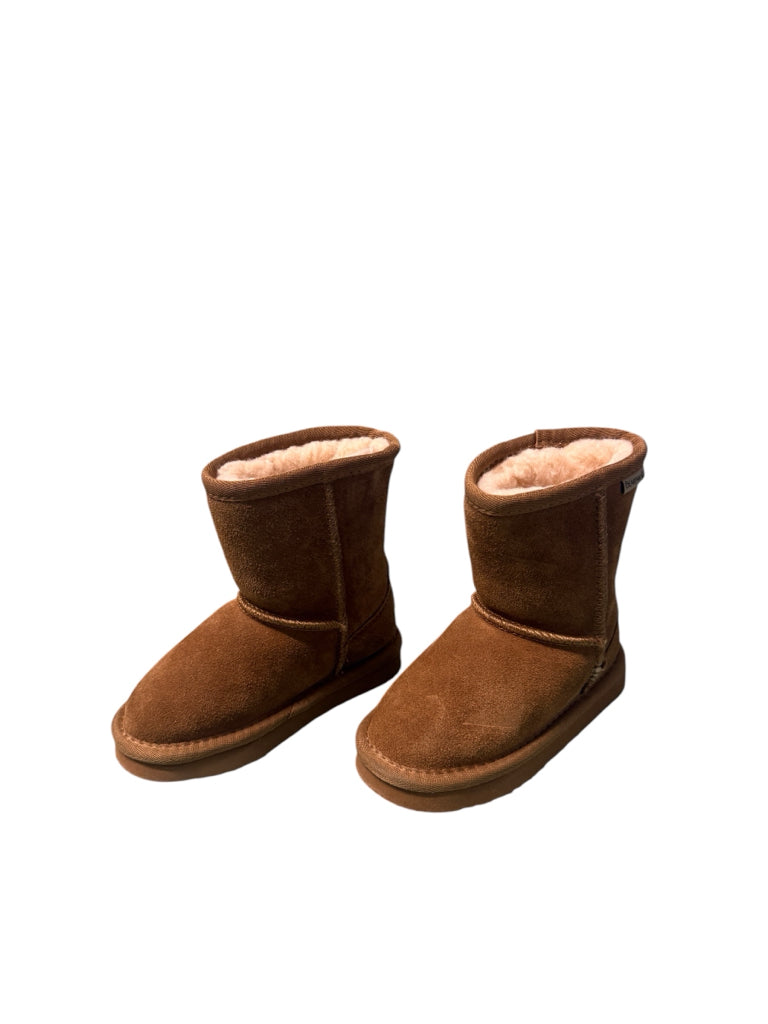 Size 8 Bearpaw Tan Slip-on Boots